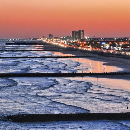 Апартаменты Beachfront Haven Галвестон Экстерьер фото